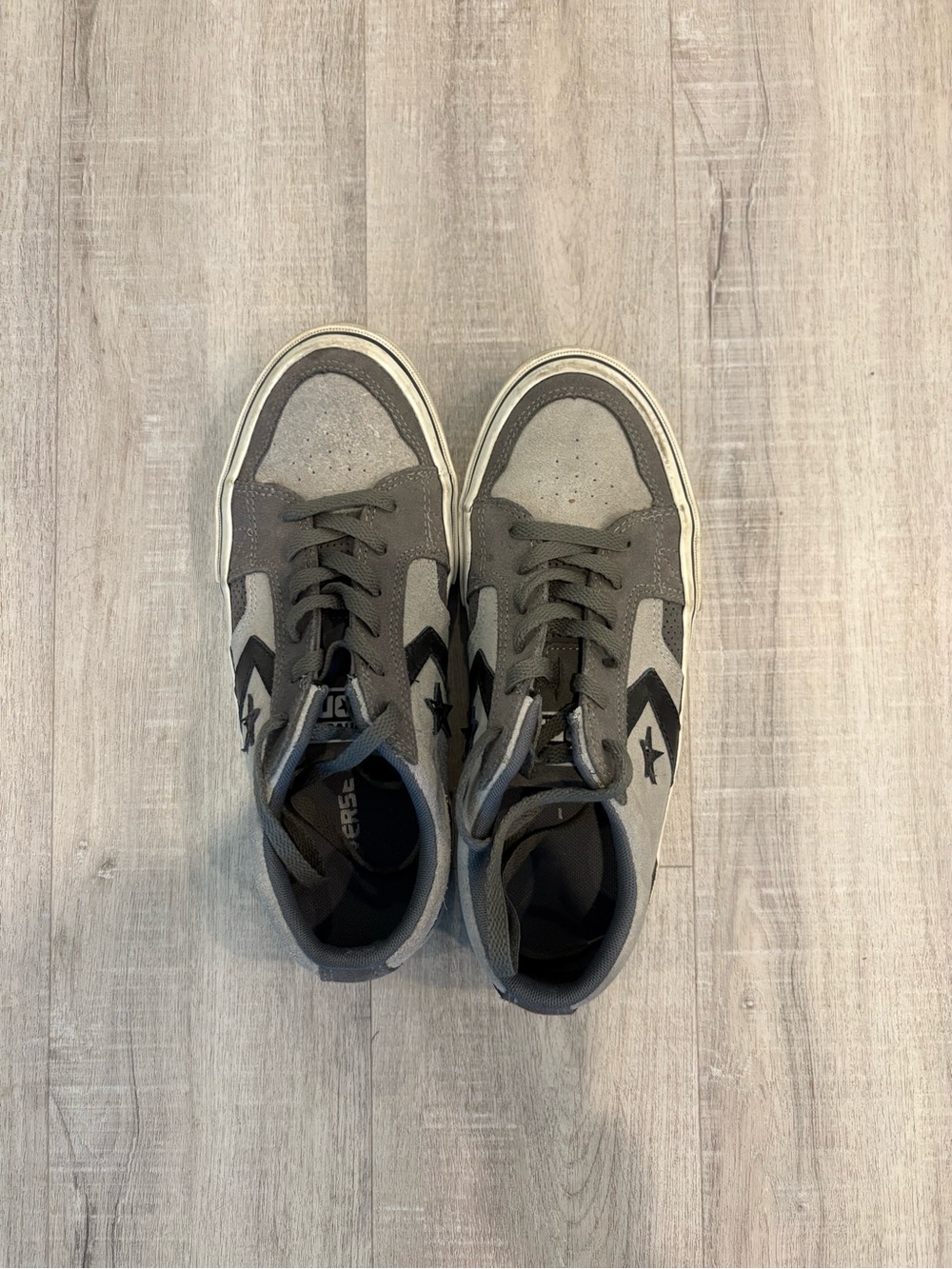 Suede Converse Gray and Black Star Chevron Low-Top Sneakers